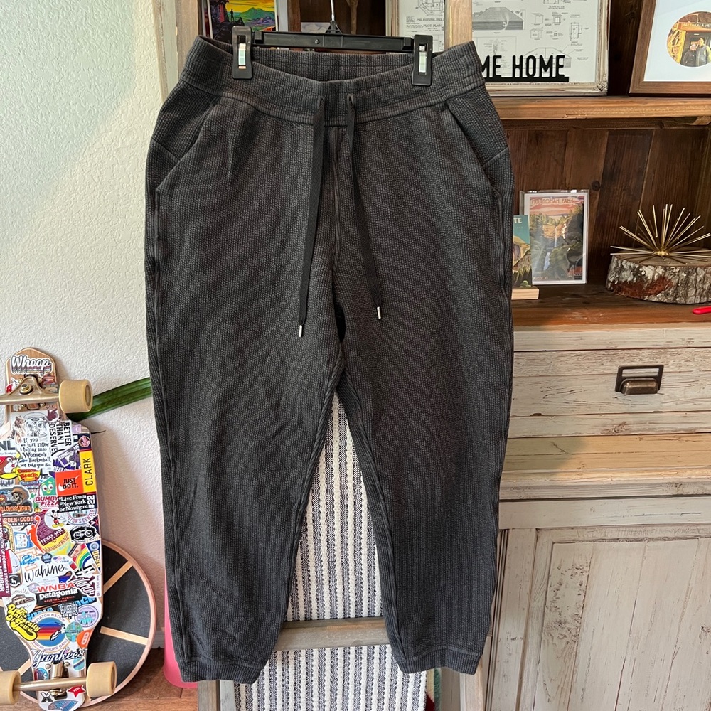 Lululemon women’s ribbed high rise jogger 7/8 length size 8